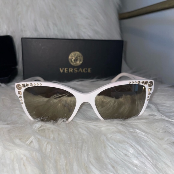 COPY - Versace Sunglasses - Picture 2 of 4